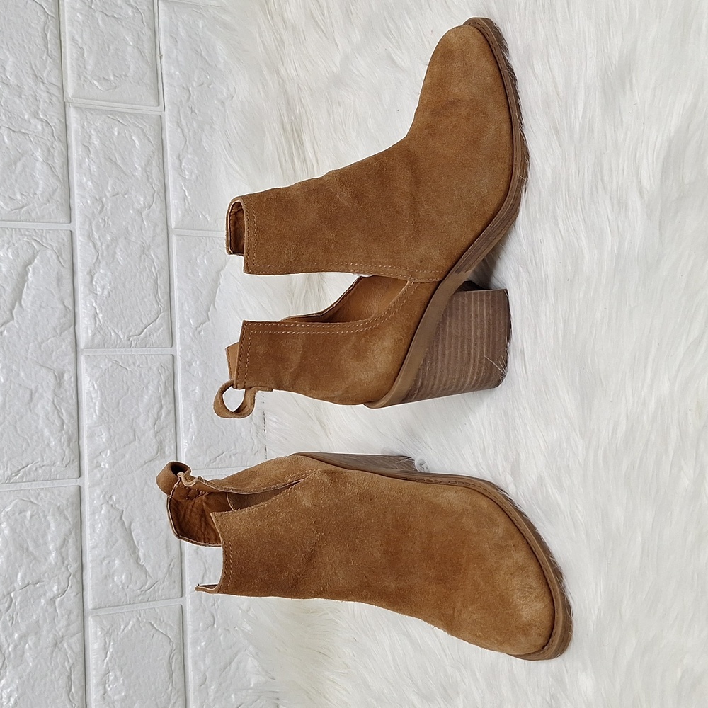 STEVE MADDEN Camel Tan Suede Heeled Ankle Sharini Boots